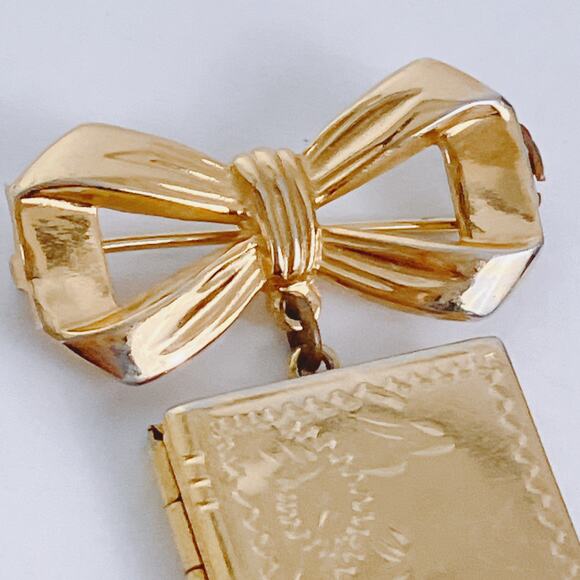 Signed Coro 1940s Gold Tone Bow Book Photo Locket Mid Century Vintage Brooch - Picture 4 of 16